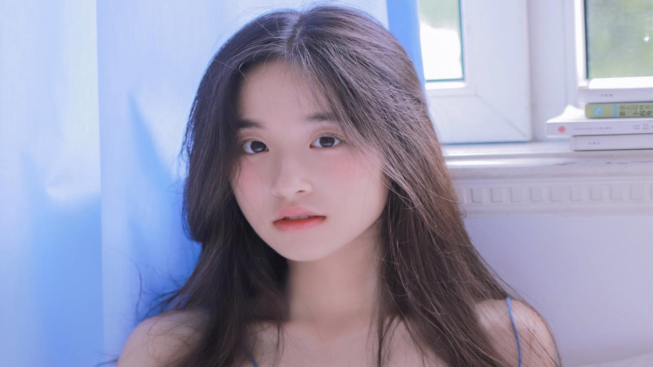 环宇之中，黄片隔壁的女孩: 她的秘密与梦想