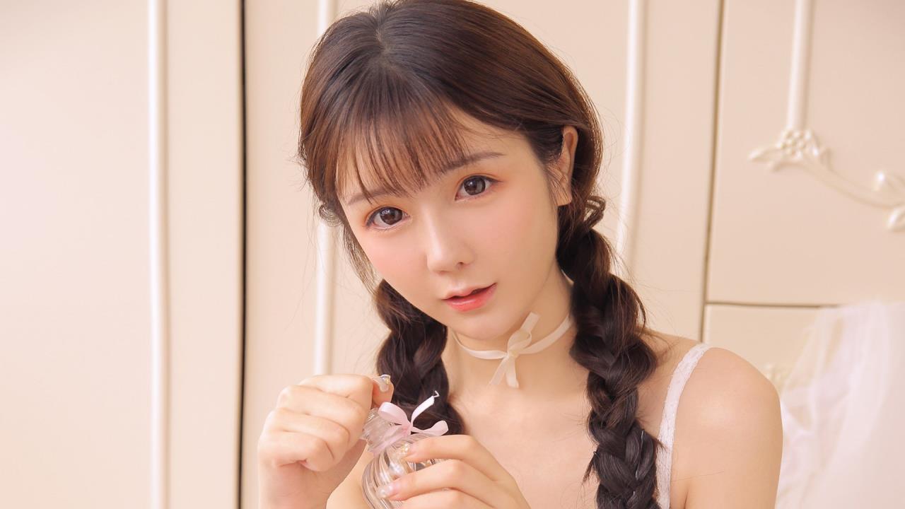 商务旅行中绿子女老板帽电影观看: 助力职场女性在荧幕上的自信之旅